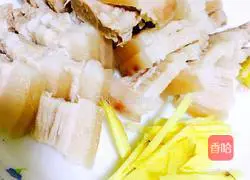 Illustration of how to make stir-fried twice-cooked pork with spicy garlic 4