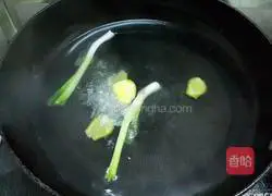 Illustration of how to make Maggi squid tube 3