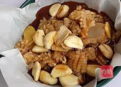 Illustration of how to make garlic squid flowers 9