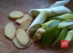 Illustration of how to make pork trotters with homemade sauce 2