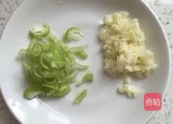 How to make cold noodles with green onion and shredded chicken Illustration 4