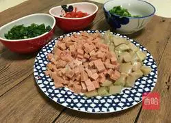 Illustration of how to make stir-fried three dices 2