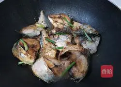 Illustration of how to make pan-fried pond fish 10