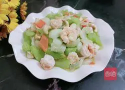 Illustration of how to stir-fry celery with lily prawns 13