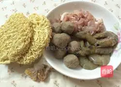 Illustration of how to make shrimp noodle soup 1