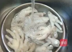 Illustration of how to make salt-baked chicken feet 2