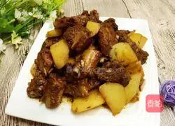 Illustration of how to cook pork ribs with small potatoes 9