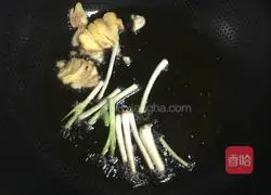 Illustration of how to make chicken with bamboo shoots and taro (roasted chicken) 4