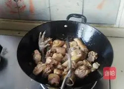 Illustration of how to make braised chicken with mushrooms 2