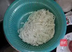 Illustration of how to make fried tomato noodles with soy sauce and tomato sauce 4