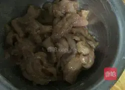 Illustration of how to make boiled pork slices 3