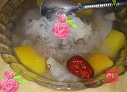 Illustration of how to make papaya, tremella and lotus seed soup 9