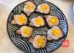 Illustration of how to make pork belly stuffed with salted egg yolk 4