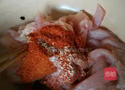 Illustration of how to make crispy fried chicken tenders 1