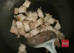 Illustration of how to make twice-cooked pork with carrots 2