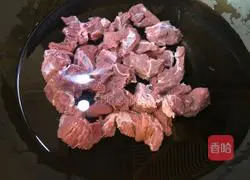 Illustration of how to make tomato, potato and beef brisket 5