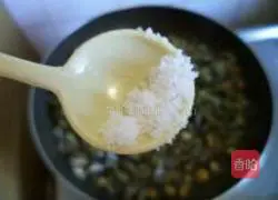 Illustration of how to make fried thin shells of nine-story pagoda 6