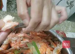 Illustration of how to cook prawns 3