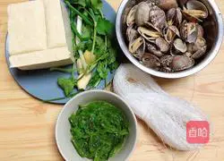 Illustration of how to make clam and wakame vermicelli in a pot 1