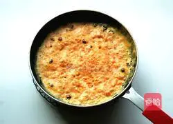 Illustration of how to make roasted Haihong with egg yolk 5