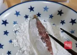 Illustration of how to make dry fried pomfret 3