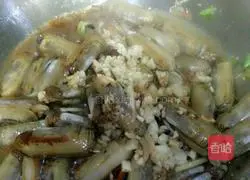 Illustration of how to make stir-fried razor clams with onion, ginger and spicy food 4