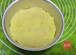 Illustration of how to make mashed potatoes with blueberry sauce 5