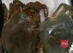  Illustration of how to make salt-baked green crabs 1