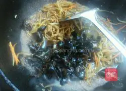 Illustration of how to make fish-flavored shredded pork without chili pepper 10