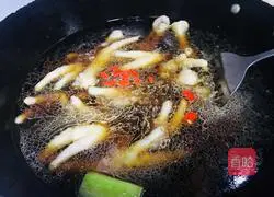 Illustration of braised chicken feet 10
