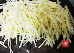 Illustration of how to make fried shredded potatoes 3