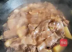 Illustration of braised red rooster 7