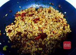 Illustration of how to make authentic Sichuan dandan noodles 7