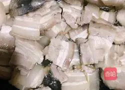 Illustration of twice-cooked pork with hot pepper 7