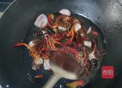 Illustration of how to make garlic crayfish 3