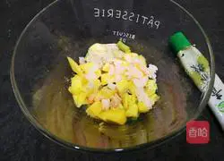 Potato chips Illustration of how to make avocado prawns 3