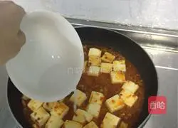 Pixian County Illustration of how to make mapo tofu with bean paste 7