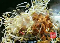 Illustration of how to make spicy boiled fish 9