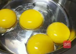 Illustration of how to make orange cream cake roll 1