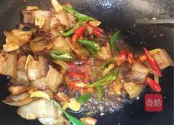 Illustration of how to make twice-cooked pork with garlic sprouts 7