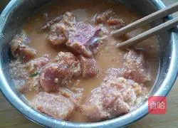 Illustration of how to make Sichuan style steamed pork ribs with rice flour 6