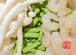 Day 2 of trying the Mediterranean diet | One-pot stir-fry of shrimps, seafood, mushrooms and green beans 1