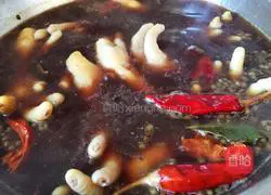 Illustration of braised chicken feet 4