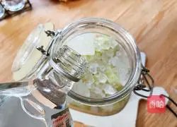 Illustration of making homemade limoncello 11