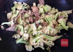 Illustration of how to make organic cauliflower fried meat slices 9