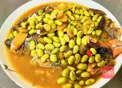 Illustration of how to cook crucian carp with edamame 11