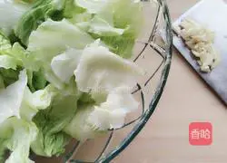Illustration of how to make lettuce with fungus and oyster sauce 1