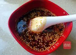 Illustration of how to make mutton by hand 5