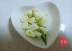 Illustration of how to make fried zucchini with tomato sauce 4