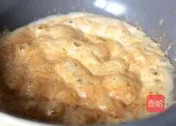 Illustration of how to make egg yolk pepper foam 5